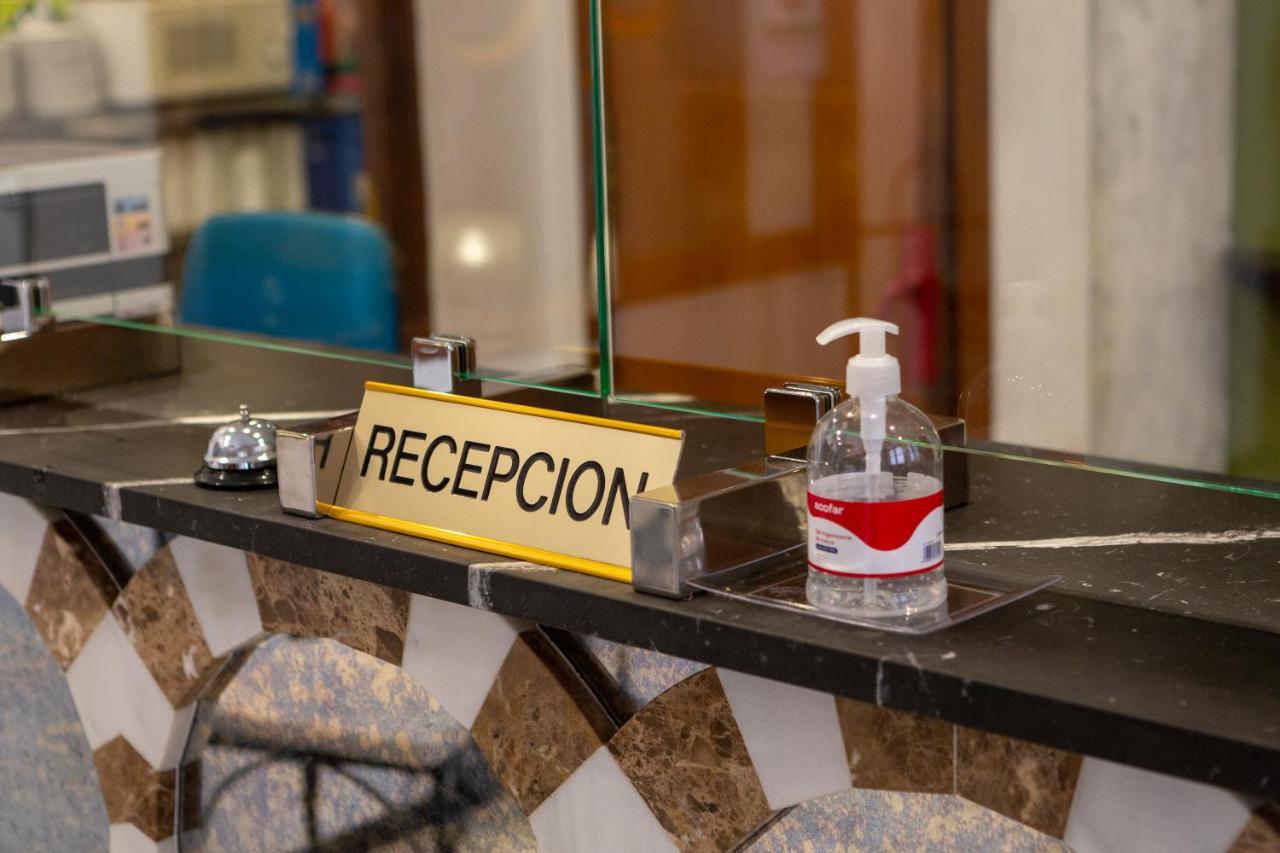 Hotel Los Omeyas Kordoba Bagian luar foto