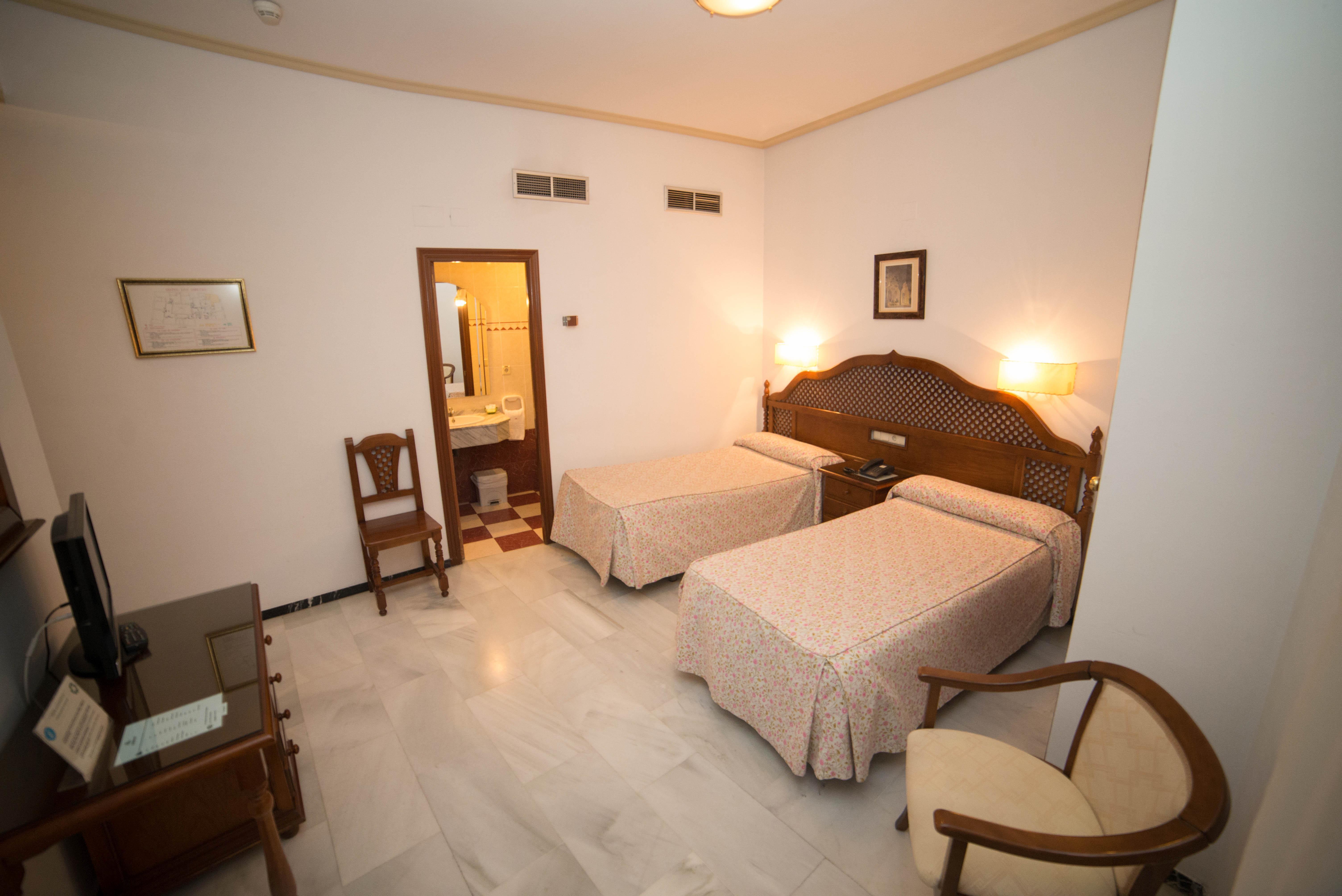 Hotel Los Omeyas Kordoba Bagian luar foto