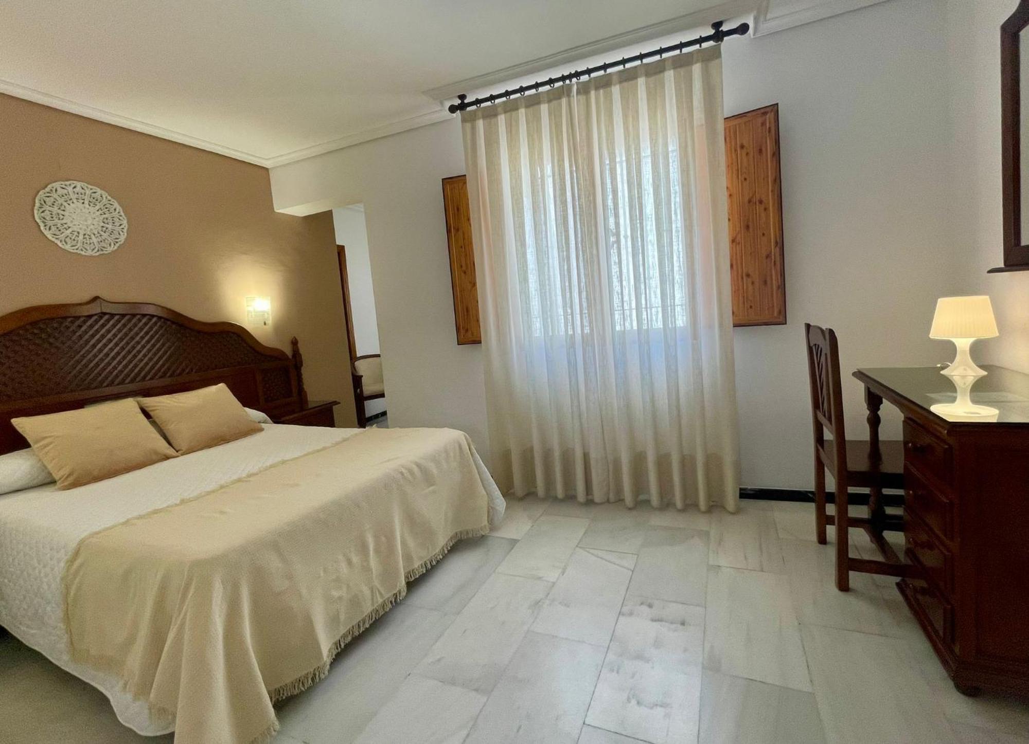 Hotel Los Omeyas Kordoba Bagian luar foto