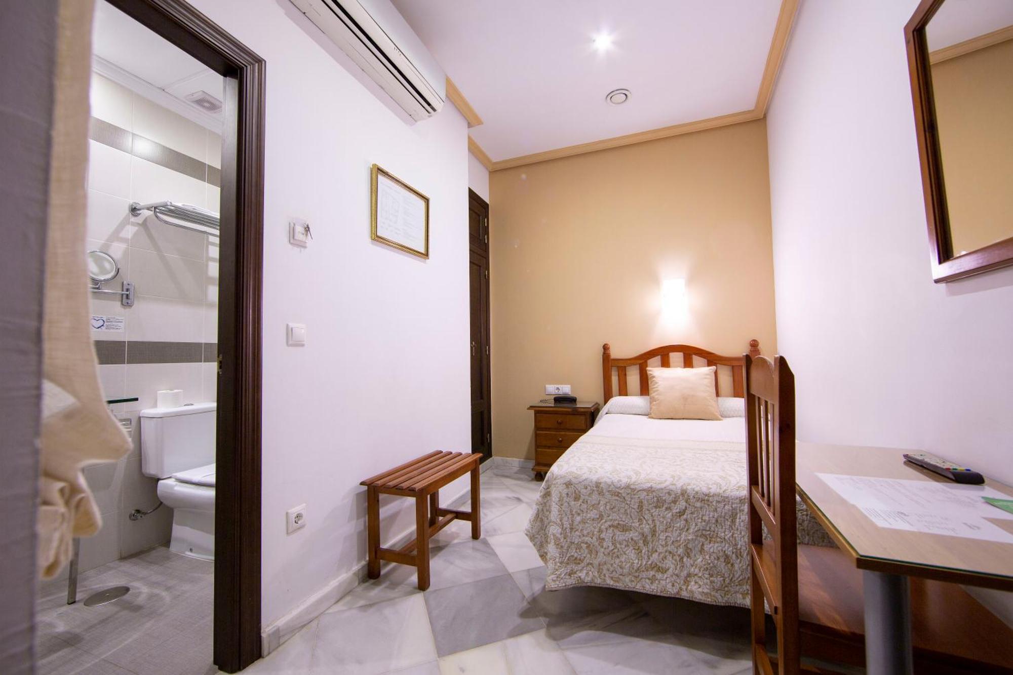 Hotel Los Omeyas Kordoba Bagian luar foto