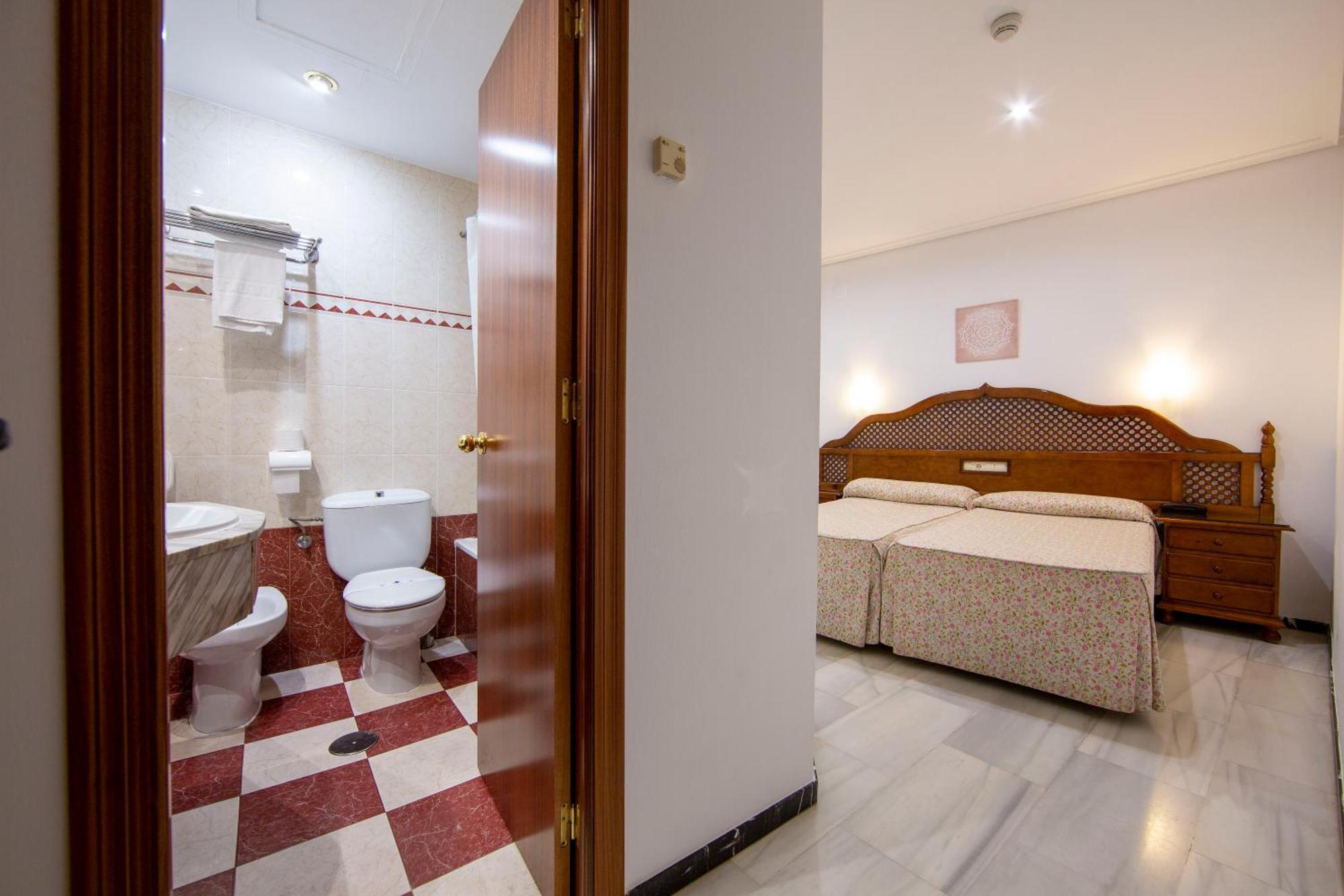 Hotel Los Omeyas Kordoba Bagian luar foto
