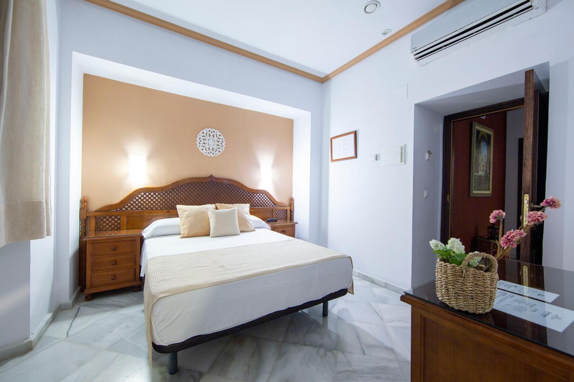 Hotel Los Omeyas Kordoba Bagian luar foto