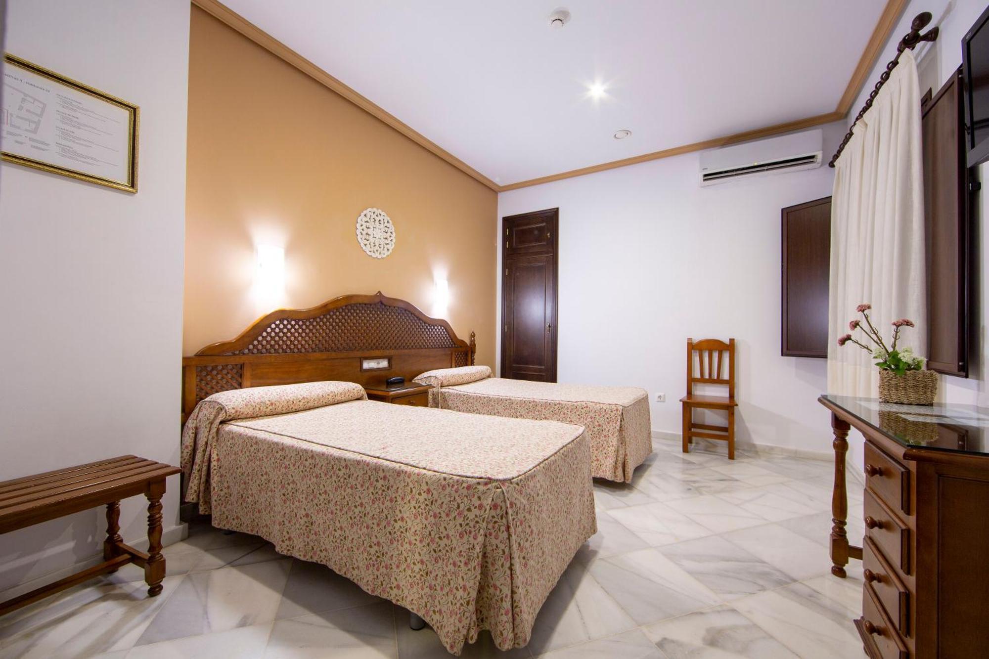 Hotel Los Omeyas Kordoba Bagian luar foto