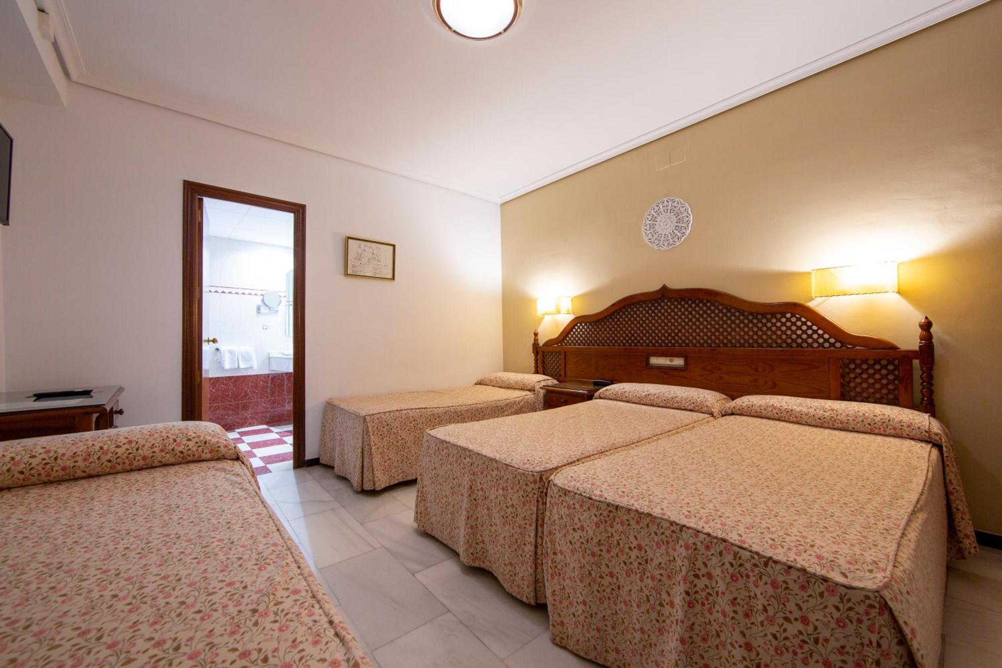 Hotel Los Omeyas Kordoba Bagian luar foto
